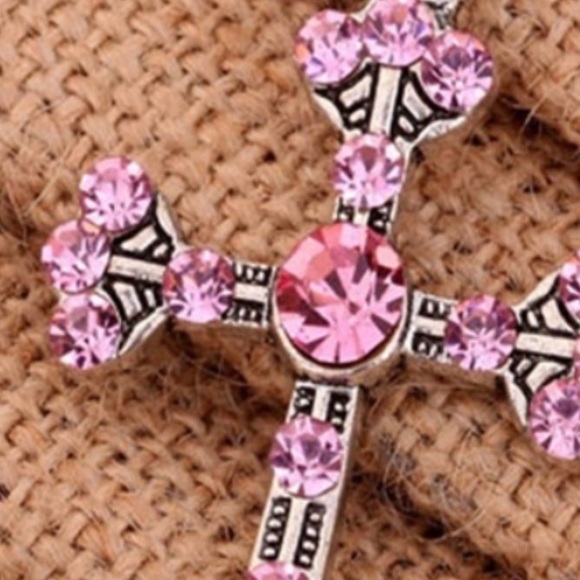 New cross pink crystal Diamond 💎 - Picture 2 of 3